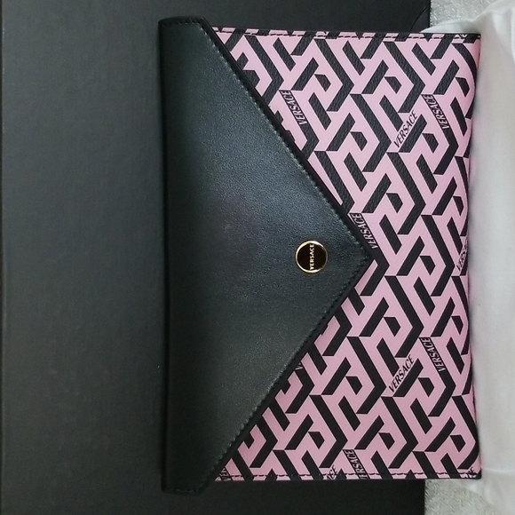 New Versace Greca Printed Envelope Pouch Bag Set (3) - Picture 12 of 14